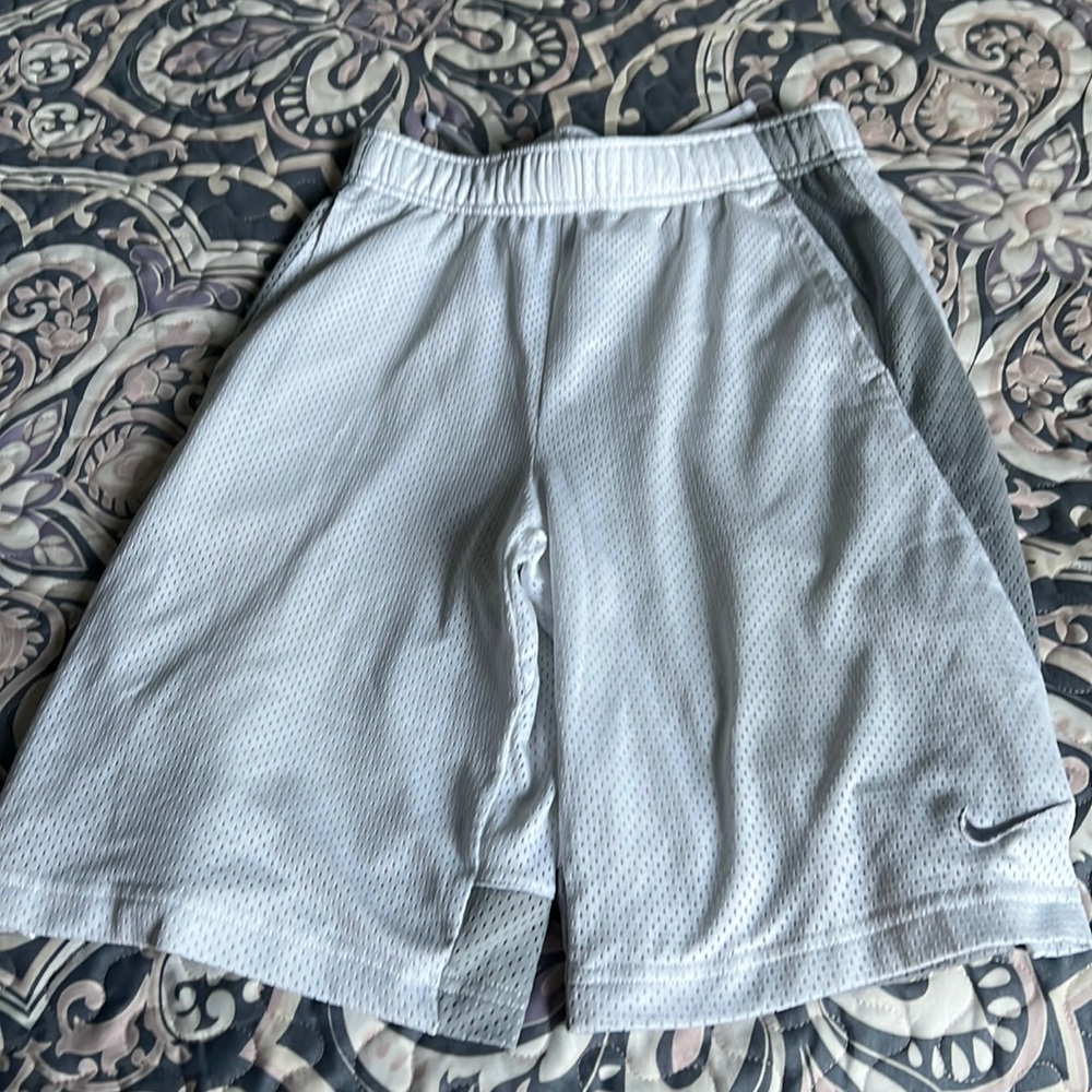 Nike youth large white and gray basketball shorts